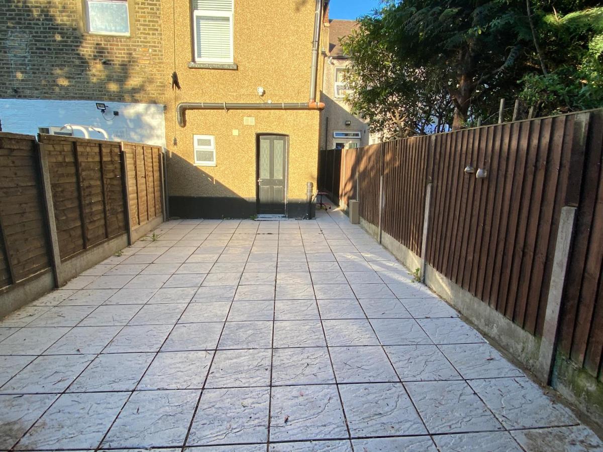Central Stratford Cozy Double Room London Exterior photo