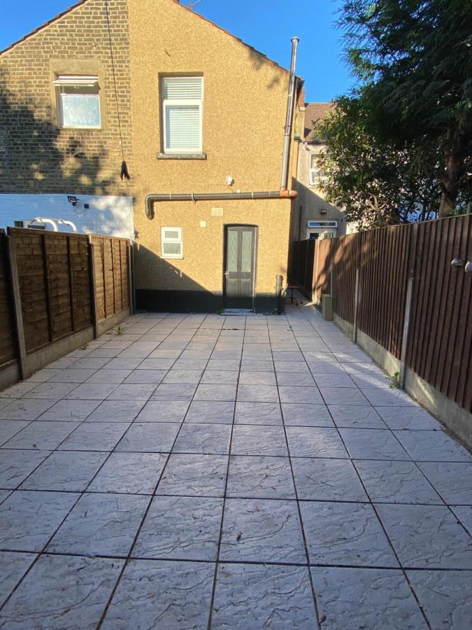 Central Stratford Cozy Double Room London Exterior photo