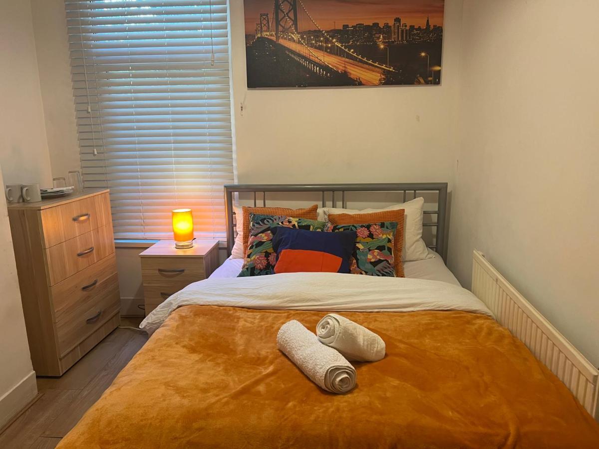 Central Stratford Cozy Double Room London Exterior photo