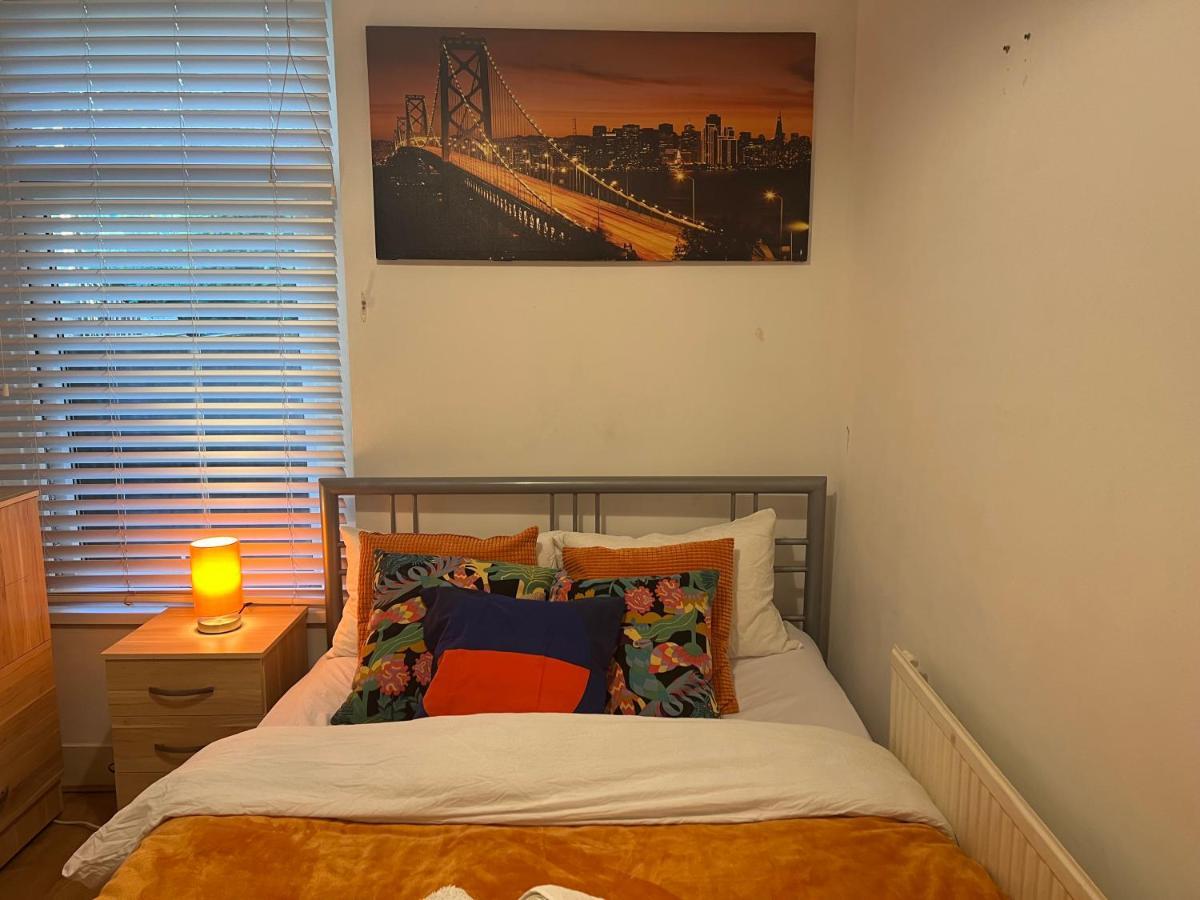 Central Stratford Cozy Double Room London Exterior photo